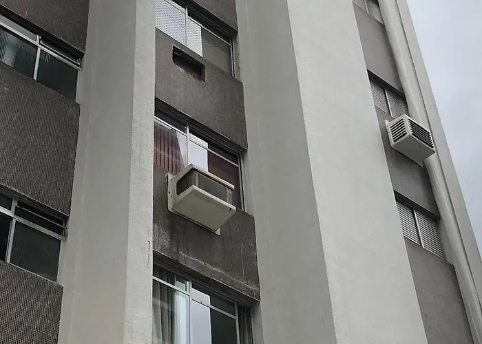 Apartamento na Praia de Pitangueiras-Guarujá à 50mt da praia e comércio perto